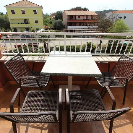 Hundefreundliches Nur 10 Gehminuten Zum Mit Bbq-bereich, Klima, Wifi * Rovinj